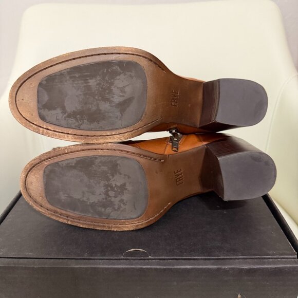 Frye Nora Zip Short Ankle Bootie, Nutmeg, 9.5 M - Picture 4 of 6